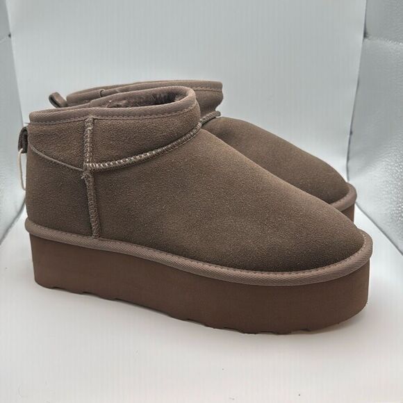 CUSHIONAIRE Cozy Womenβs Platform Ankle Boots ββGenuine Suede SIZE 9 TAUPE - Picture 1 of 7